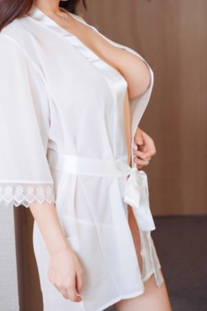 女式开襟睡衣裙子做双人运动动漫_1080免费全集观看
